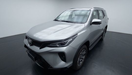 Toyota • SW4