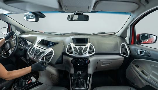 Peugeot • 208