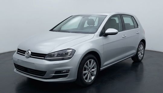 Volkswagen • Golf