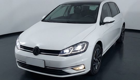 Volkswagen • Golf