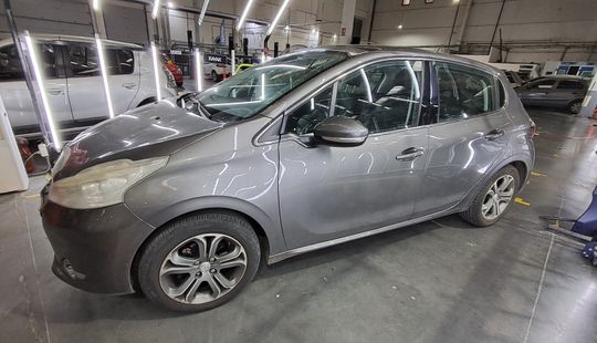Peugeot • 208