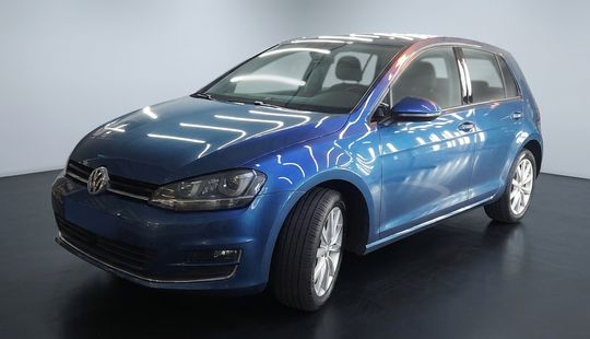 Volkswagen • Golf