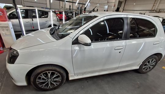 Toyota • Etios
