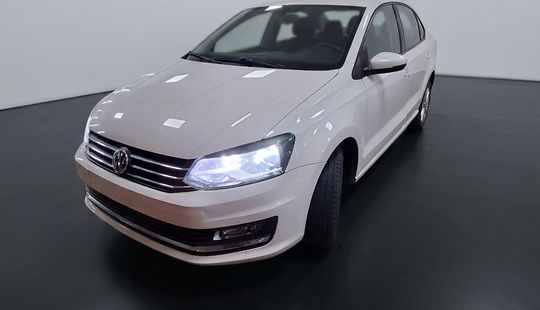 Volkswagen • Polo