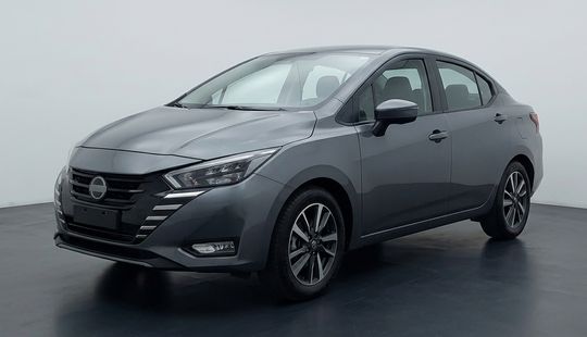 Nissan • Versa