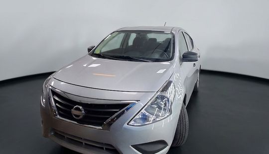 Nissan • Versa