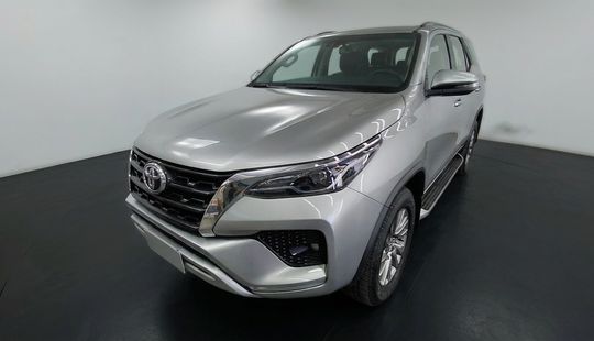 Toyota • SW4