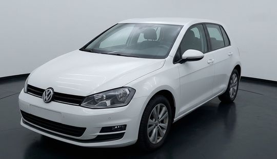 Volkswagen • Golf