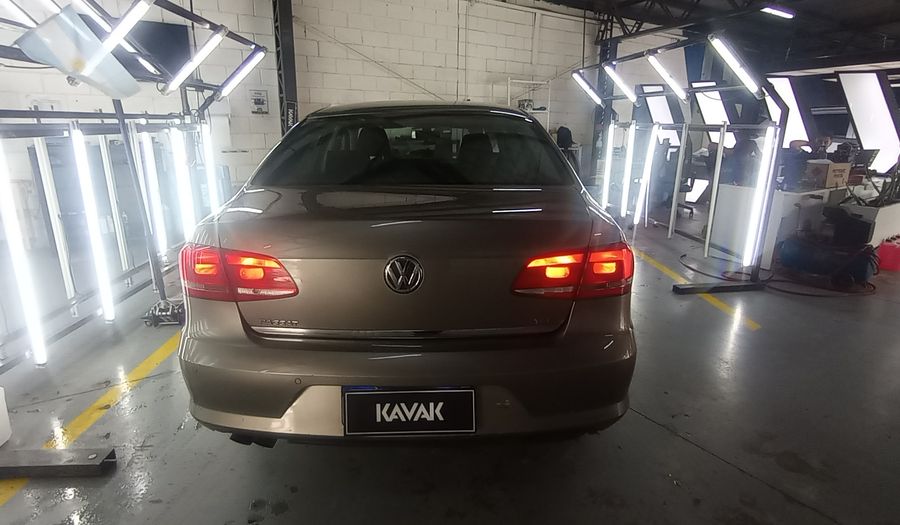 Volkswagen Passat 1.8 TSI COMFORT MT Sedan 2014