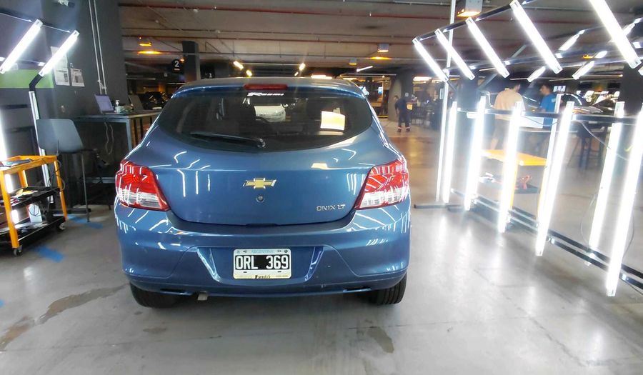 Chevrolet Onix 1.4 LT Hatchback 2015