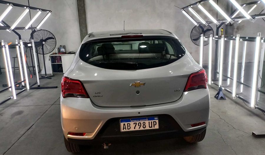 Chevrolet Onix 1.4 LTZ Hatchback 2017