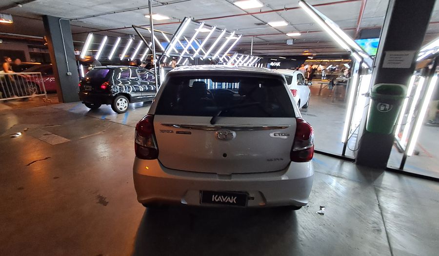 Toyota Etios 1.5 XLS PACK Hatchback 2022