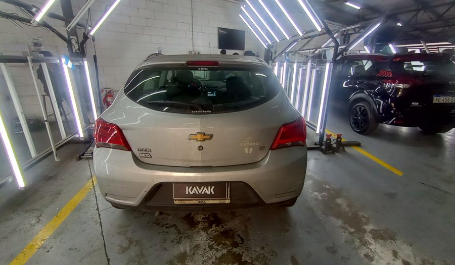 Chevrolet Onix 1.4 LT Hatchback 2017