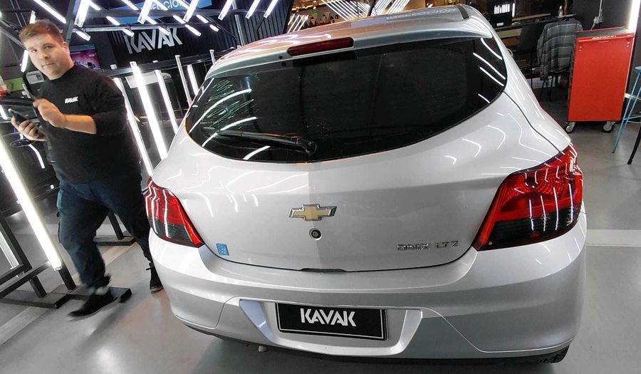 Chevrolet Onix 1.4 LTZ Hatchback 2016