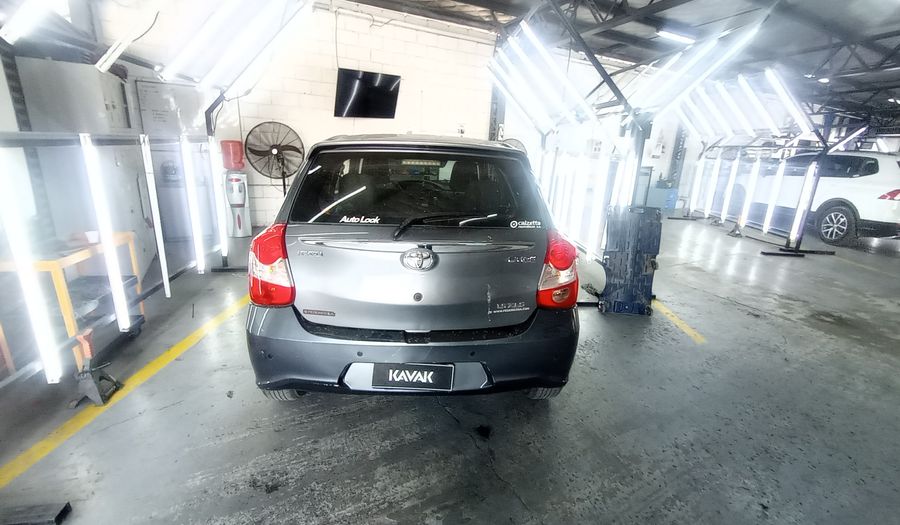 Toyota Etios 1.5 XLS Hatchback 2014
