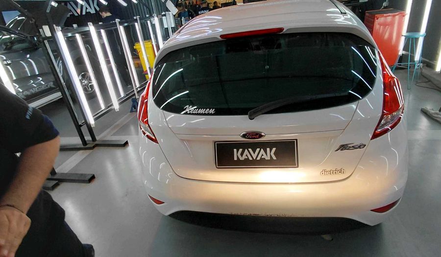Ford Fiesta Kinetic Design 1.6 S PLUS Sedan 2014