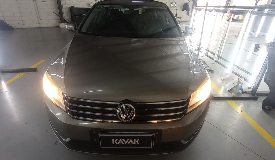 Volkswagen Passat 1.8 TSI COMFORT MT Sedan 2014