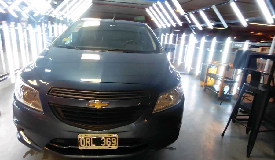 Chevrolet Onix 1.4 LT Hatchback 2015