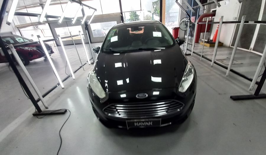 Ford Fiesta Kinetic Design 1.6 16V TITANIUM Hatchback 2014