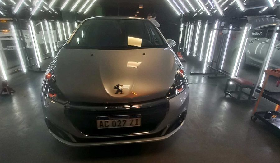 Peugeot 208 1.6 ALLURE Hatchback 2017
