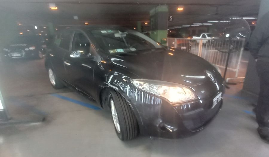Renault Megane 2.0 MEGANE III LUXE Hatchback 2011