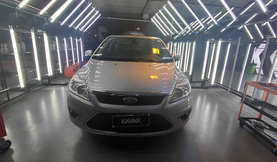 Ford Focus Ii 2.0 GHIA Hatchback 2011