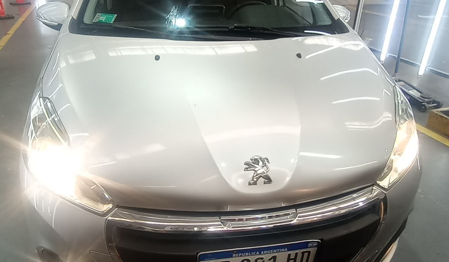Peugeot 208 1.6 FELINE Hatchback 2019