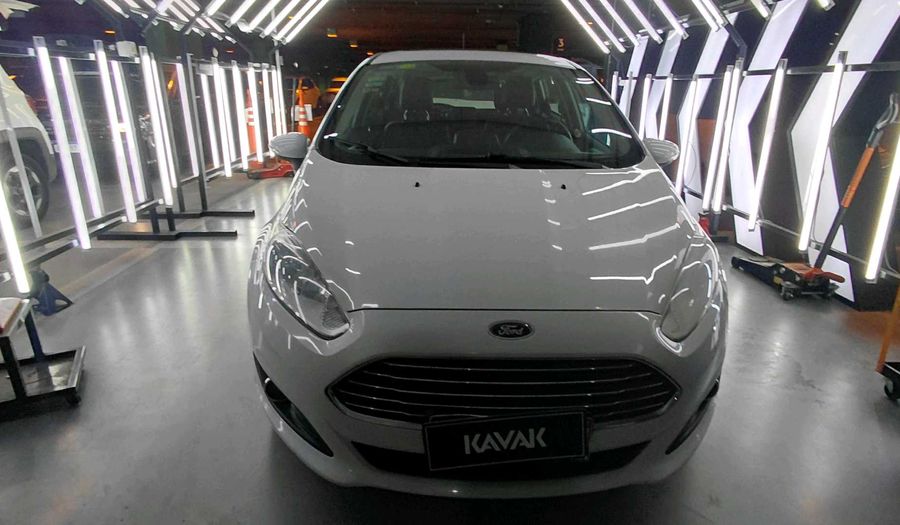 Ford Fiesta Kinetic Design 1.6 16V TITANIUM Hatchback 2016