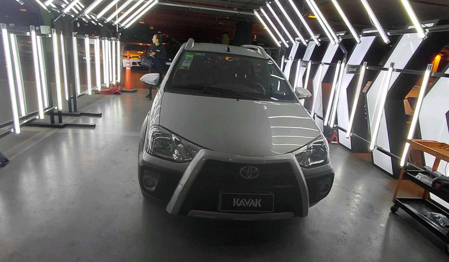 Toyota Etios 1.5 CROSS Hatchback 2017