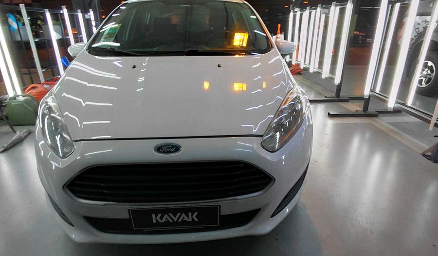 Ford Fiesta Kinetic Design 1.6 S PLUS Sedan 2014