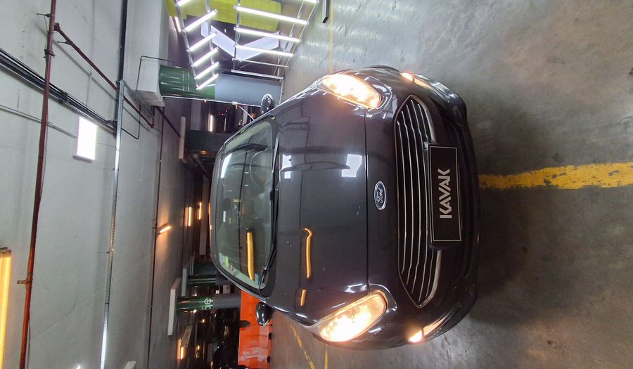 Ford Fiesta Kinetic Design 1.6 16V TITANIUM Hatchback 2015