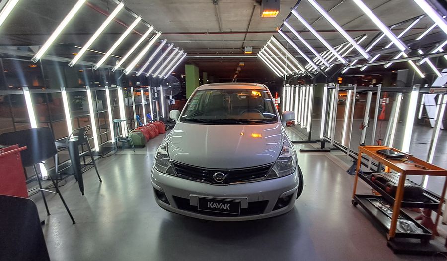 Nissan Tiida 1.8 TEKNA Hatchback 2014