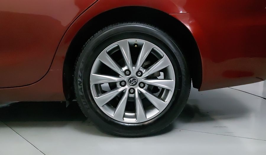 Toyota Camry 2.5 XLE NAVI L4 6AT Sedan 2015