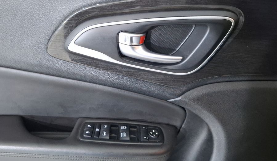 Chrysler 200 3.6 C ADVANCE Sedan 2015