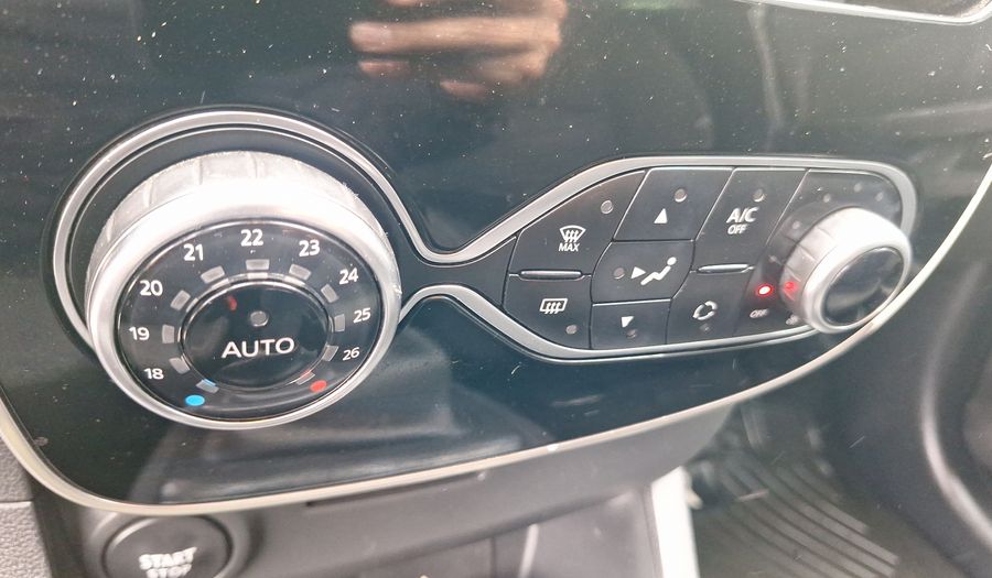 Renault Clio 1.2 EXPRESSION Hatchback 2016