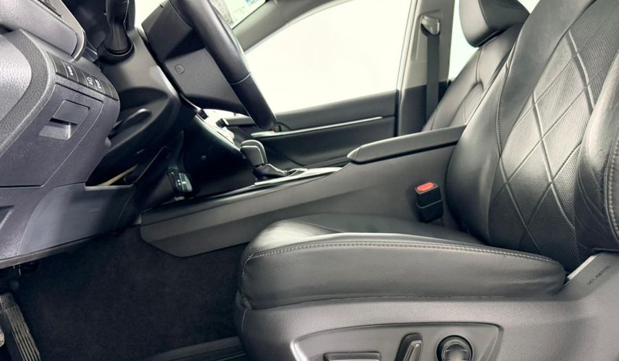 Toyota Camry 2.5 XLE NAVI AUTO Sedan 2019