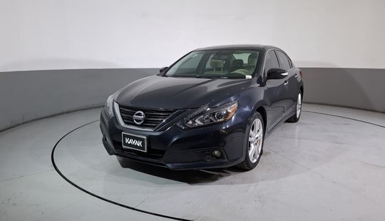 Nissan • Altima