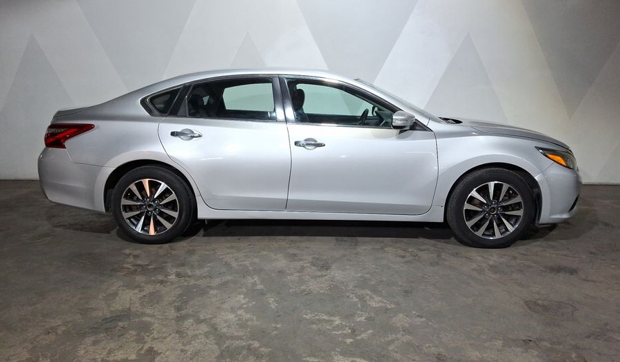 Nissan Altima 2.5 ADVANCE CVT Sedan 2017