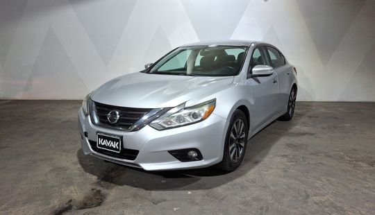 Nissan • Altima