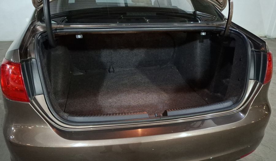 Volkswagen Jetta 2.5 STYLE TIPTRONIC Sedan 2011