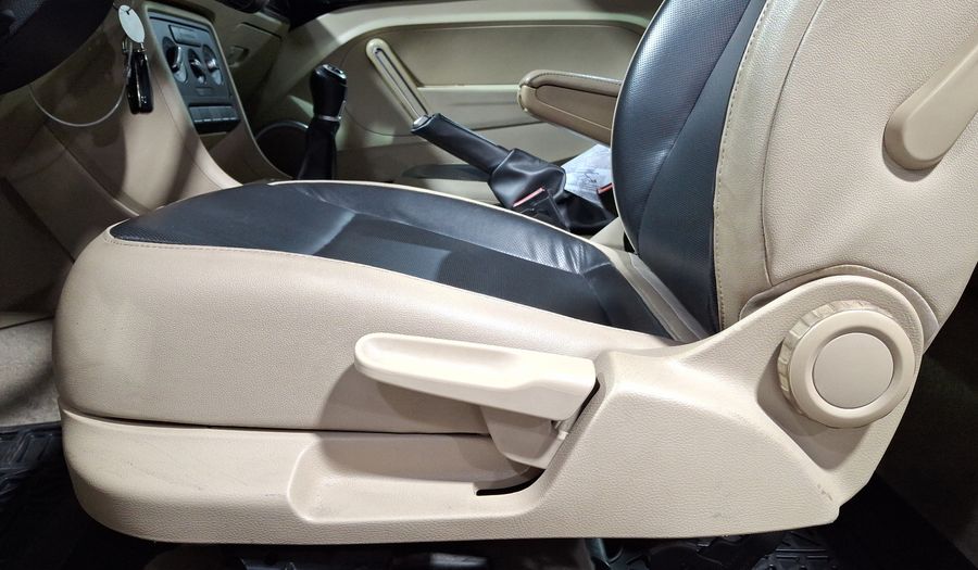 Volkswagen Beetle 2.5 SPORT MT Hatchback 2016