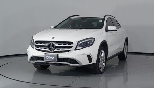 Mercedes Benz • Clase GLA
