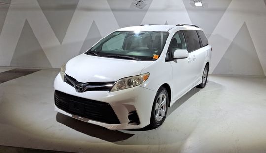 Toyota • Sienna