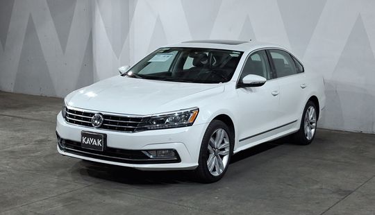 Volkswagen • Passat