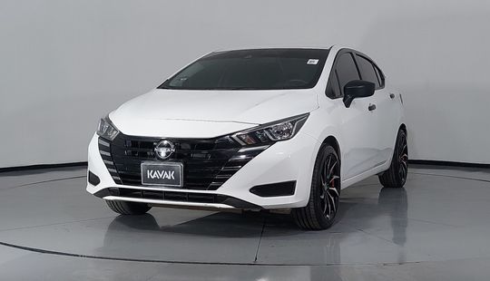 Nissan • Versa
