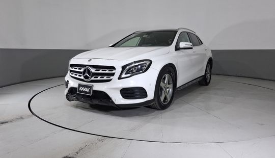 Mercedes Benz • Clase GLA