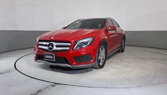 Mercedes Benz • Clase GLA