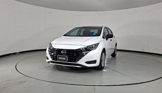 Nissan • Versa