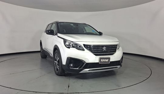 Peugeot • 5008