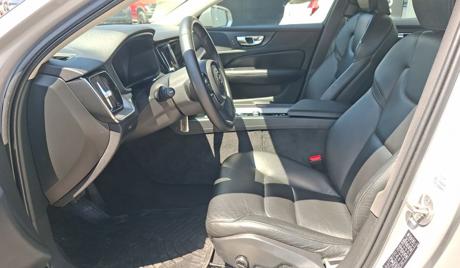 Volvo S60 2.0 B4 PLUS AUTO Sedan 2023